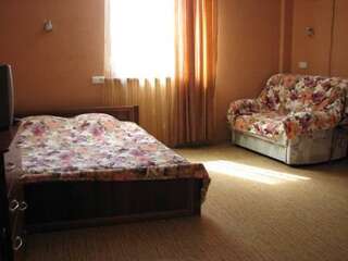 Гостиница Guest House Natali Алупка Семейный номер-3
