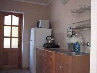 Гостиница Guest House Natali Алупка Классический четырёхместный номер-1