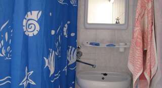 Гостиница Guest House Natali Алупка Бюджетный трехместный номер-4